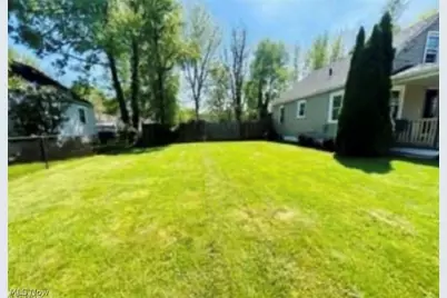 2322 21st Street NE, Canton, OH 44705 - Photo 2