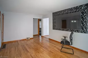 1853 Evergreen Ave, Akron, OH 44301 - Photo 4