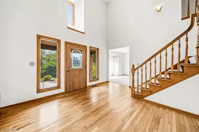 2898 Oakwood Drive, Willoughby Hills, OH 44094 - Photo 4