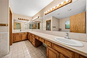 2898 Oakwood Dr, Willoughby Hills, OH 44094 - Photo 20