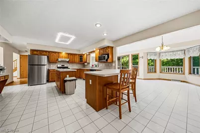 2898 Oakwood Drive, Willoughby Hills, OH 44094 - Photo 10