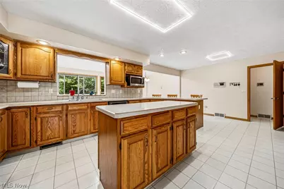 2898 Oakwood Drive, Willoughby Hills, OH 44094 - Photo 8
