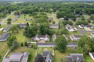 142 Carly Ct, Hartville, OH 44632 - Photo 38