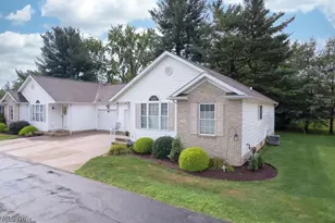142 Carly Ct, Hartville, OH 44632 - Photo 2