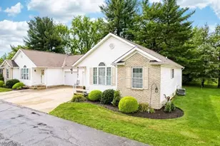 142 Carly Ct, Hartville, OH 44632 - Photo 2