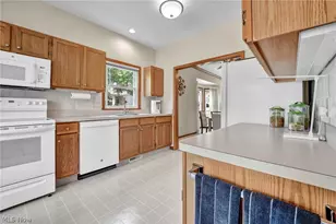 205 Village Dr, Green Hills, OH 44131 - Photo 14