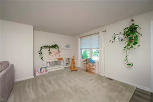 1422 Wood Fern Dr, Akron, OH 44312 - Photo 10