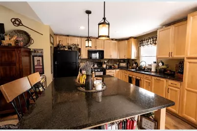 905 West Drive, Sheffield Lake, OH 44054 - Photo 8