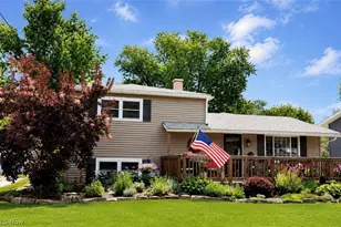 905 West Dr, Sheffield Lake, OH 44054 - Photo 2