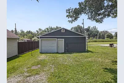 631 W Oregon Avenue, Sebring, OH 44672 - Photo 2