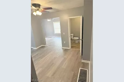 240 E Miller Avenue, Akron, OH 44301 - Photo 8