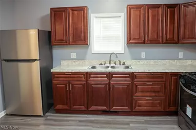 240 E Miller Avenue, Akron, OH 44301 - Photo 10