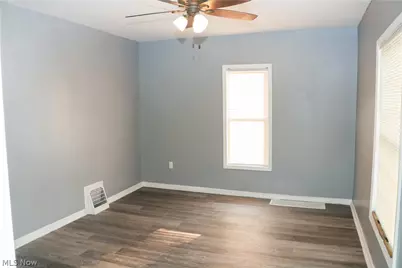 240 E Miller Avenue, Akron, OH 44301 - Photo 4