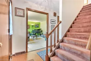509 Park Ridge Dr, Munroe Falls, OH 44262 - Photo 2