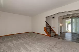 253 E 288th St, Willowick, OH 44095 - Photo 8