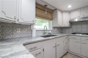 2985 Heatherbrae Dr, Youngstown, OH 44514 - Photo 10