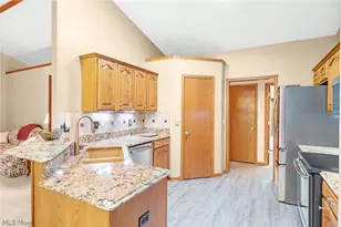 1000 Park Village Dr, Louisville, OH 44641 - Photo 8