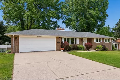 800 Woodview Drive NE, Massillon, OH 44646 - Photo 1