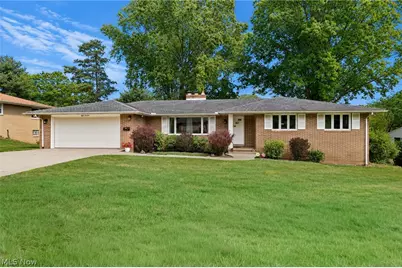 800 Woodview Drive NE, Massillon, OH 44646 - Photo 2