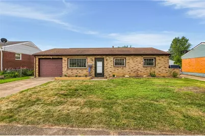 2446 Regentview Street NE, Canton, OH 44705 - Photo 1