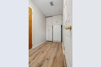 2446 Regentview Street NE, Canton, OH 44705 - Photo 10