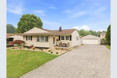 699 Saul Drive, Hubbard, OH 44425 - Photo 2