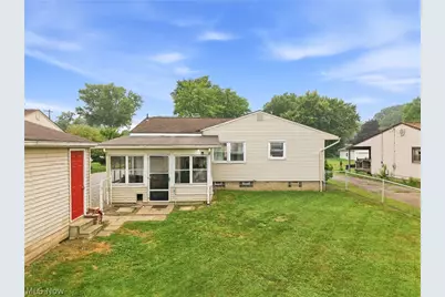 699 Saul Drive, Hubbard, OH 44425 - Photo 8