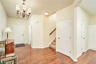 531 Arbor Ln, Akron, OH 44321 - Photo 2