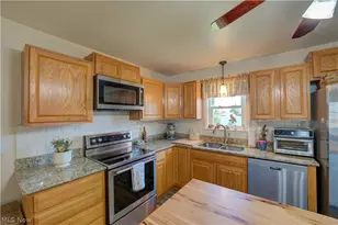 6008 Conneaut Light Dr, Vermilion, OH 44089 - Photo 12