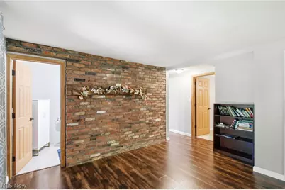 8870 N Spring Valley Park Drive, Chagrin Falls, OH 44023 - Photo 16