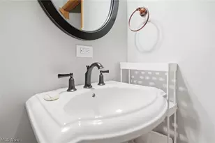 8870 N Spring Valley Park Dr, Chagrin Falls, OH 44023 - Photo 18