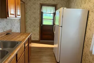 306 N 2nd St, Bethesda, OH 43718 - Photo 2