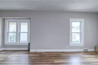 557 Wesleyan Avenue, Barberton, OH 44203 - Photo 6