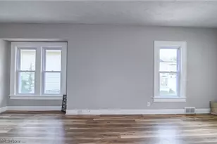 557 Wesleyan Ave, Barberton, OH 44203 - Photo 6