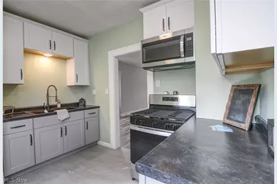 557 Wesleyan Avenue, Barberton, OH 44203 - Photo 10