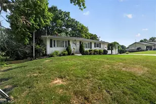 673 Knollwood Dr, Green, OH 44685 - Photo 4