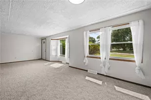 644 Irving Park Blvd, Sheffield Lake, OH 44054 - Photo 4