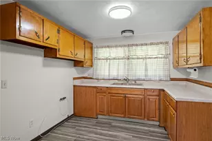 644 Irving Park Blvd, Sheffield Lake, OH 44054 - Photo 8