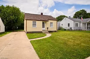 2817 Fletcher Ave NE, Canton, OH 44705 - Photo 2