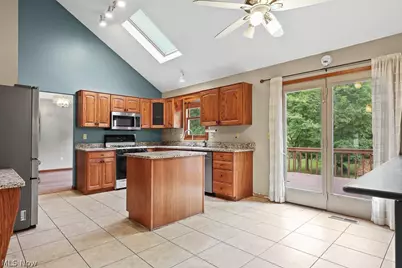 315 Valley Brook Oval, Hinckley, OH 44233 - Photo 4