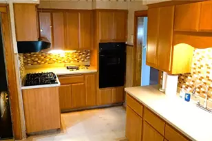 16409 Laverne Ave, Loveland, OH 44135 - Photo 2