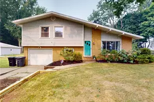 1464 Centerview Dr, Akron, OH 44321 - Photo 1