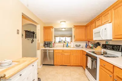 1643 Southpointe Circle NE, Canton, OH 44714 - Photo 12