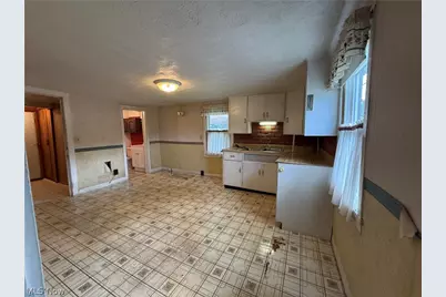 1644 W Mahoning Trumbull Co Line Road, Mineral Ridge, OH 44440 - Photo 2