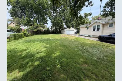 829 Indian Trail, Akron, OH 44314 - Photo 8