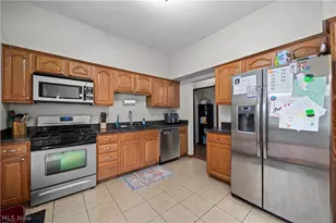 823 Willow Hollow Ct, Amherst, OH 44001 - Photo 4
