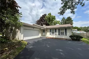 106 Stoney Creek Ct, Boardman, OH 44512 - Photo 2