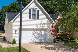 2958 Eagle Crest Dr, Zanesville, OH 43701 - Photo 2