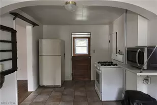 733 Critchfield St, Millersburg, OH 44654 - Photo 12