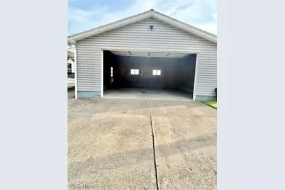 300 W 38th Street, Shadyside, OH 43947 - Photo 14
